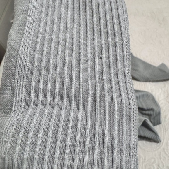 Lululemon Rest Less Pullover Top Size 4 Heathered Silver Long Sleeve AS IS - Picture 9 of 11